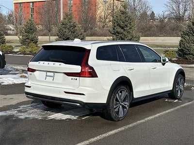 2025 Volvo V60 Cross Country Plus
