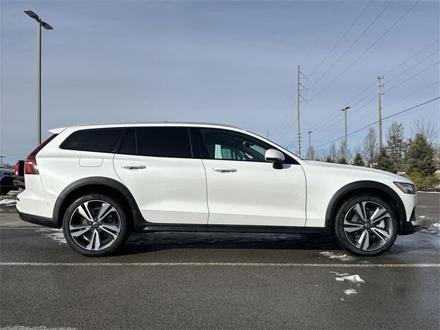 2025 Volvo V60 Cross Country Plus
