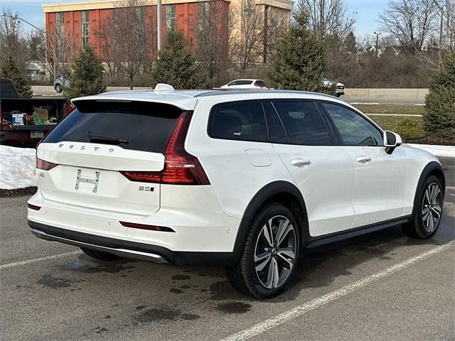 2025 Volvo V60 Cross Country Plus